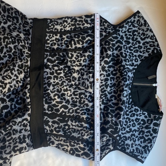 Rebecca Taylor Animal Print Peplum Cap Sleeve Top - Picture 7 of 10